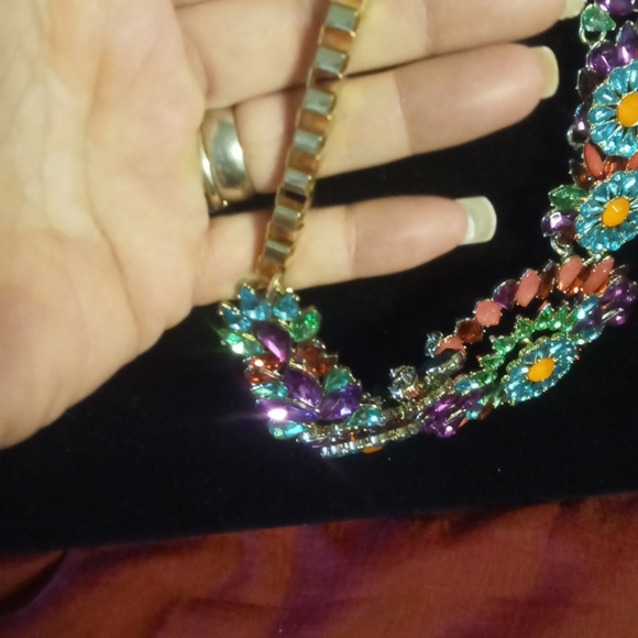 Charming Charlie statement collar bib necklace 18 to 22 inches long - Picture 4 of 11